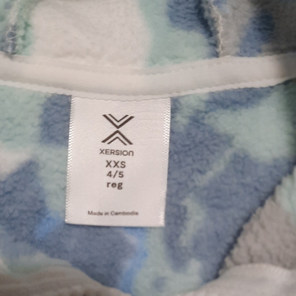 Blue Adventure Graphic Hoodie and Camouflage Zip-Up Bundle - Picture 3 of 8